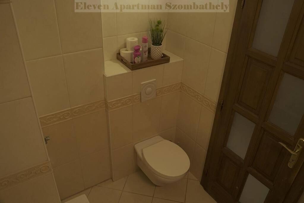 Eleven Apartman Appartement Szombathely Buitenkant foto