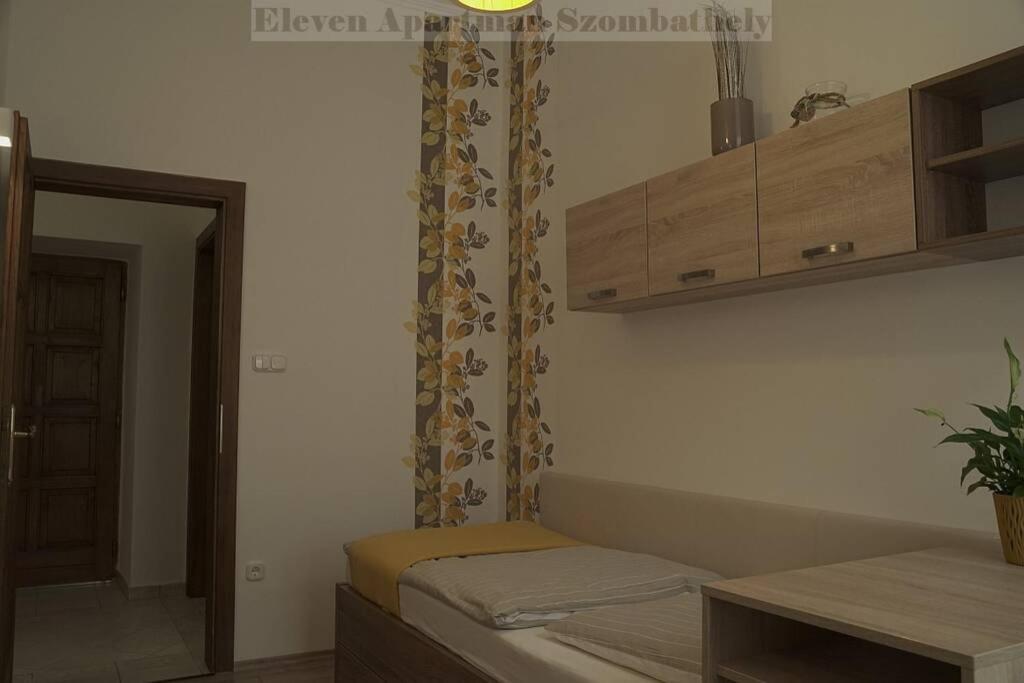 Eleven Apartman Appartement Szombathely Buitenkant foto