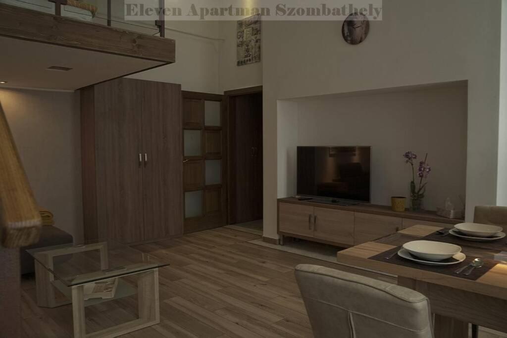 Eleven Apartman Appartement Szombathely Buitenkant foto